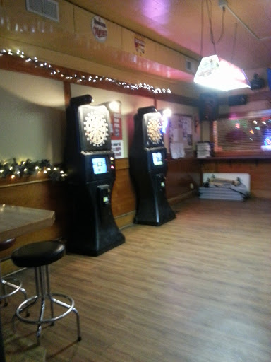 Bar «Chuggers Bar & Grill», reviews and photos, 104 4th St S, Cannon Falls, MN 55009, USA