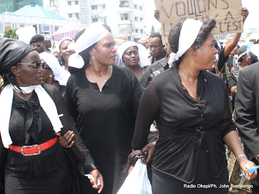 Des femmes protestant devant le siège de nations unies à Kinshasa, contre l’occupation de la ville de Goma par le M23. Radio Okapi/ Ph. John Bompengo