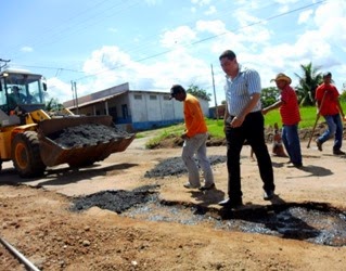 Operação Tapa-buracos trabalho paliativo nas ruas e avenidas tiveram inicio