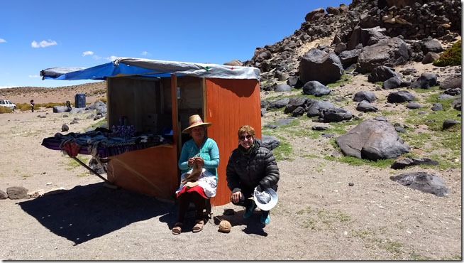 india-local-artesa-Salar-de-Tara-Atacama--