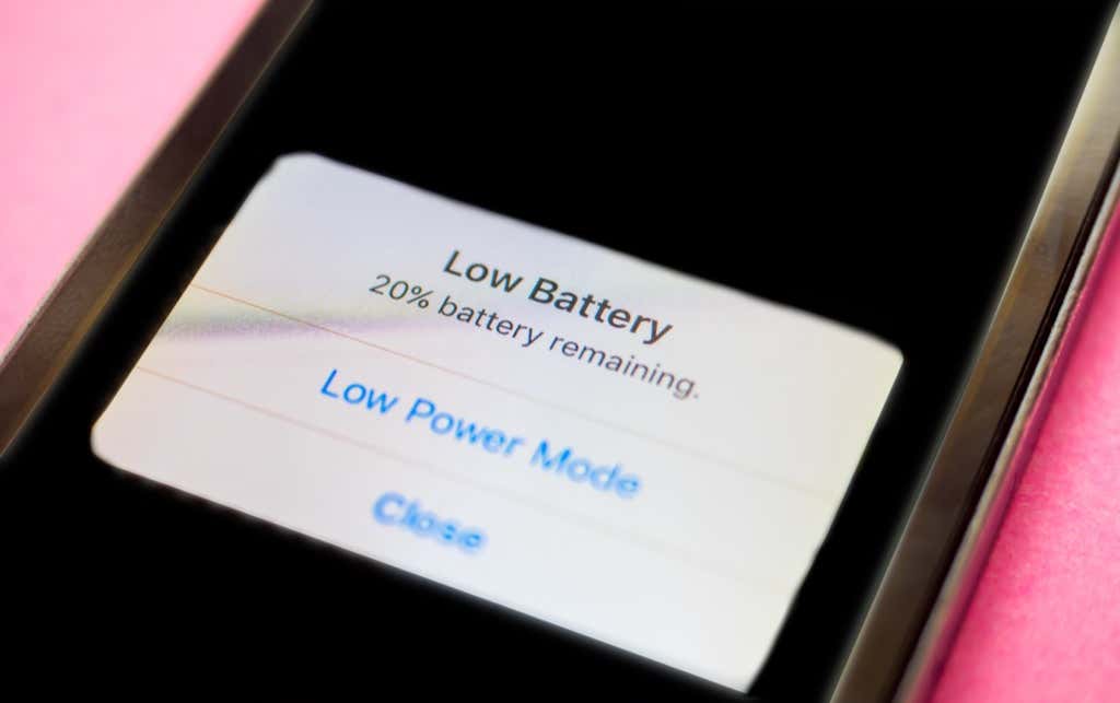 Avviso di batteria scarica sullo schermo dell'iPhone