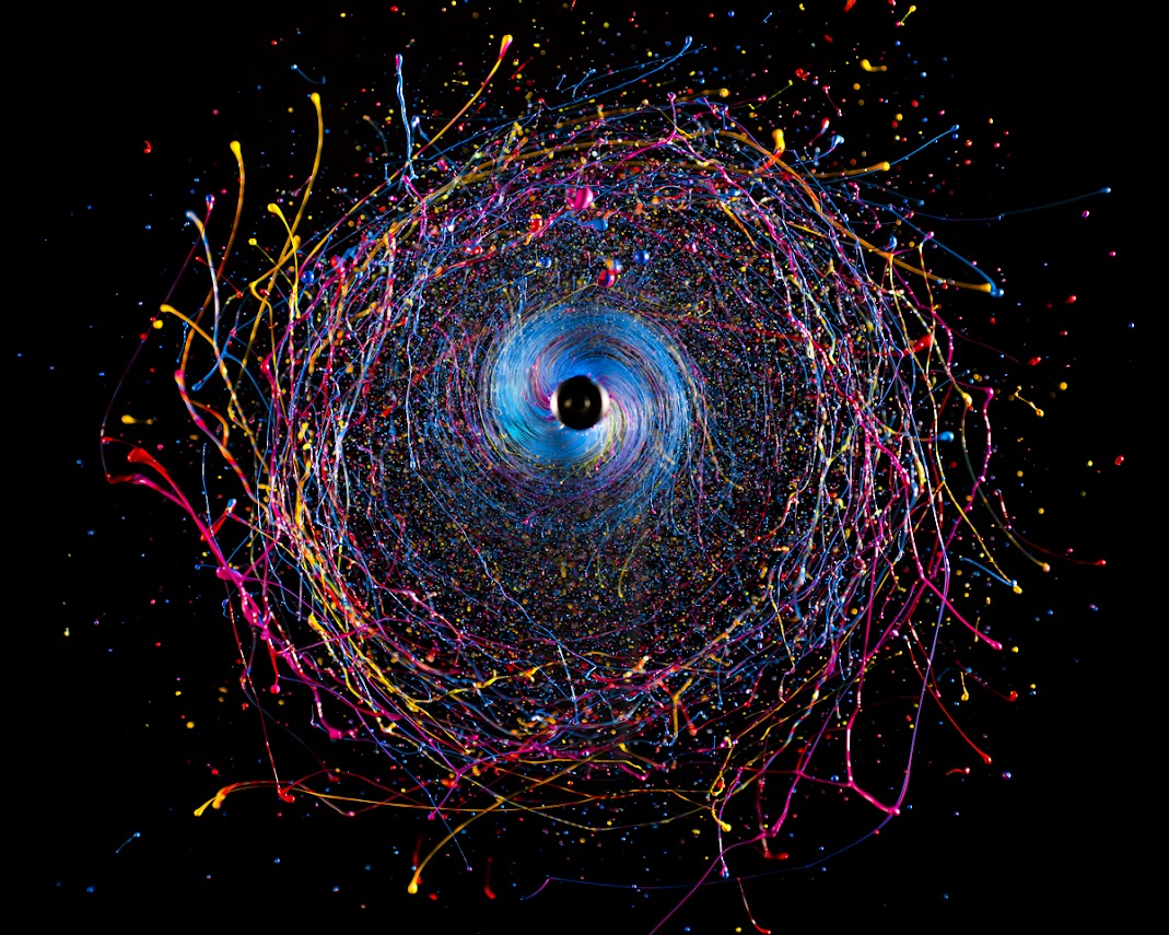 ＊藝術家Fabian Oefner油漆高速轉動：1秒呈現黑洞吞噬狀態！ 2