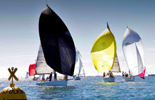 J/105 sailboats- sailing into mark