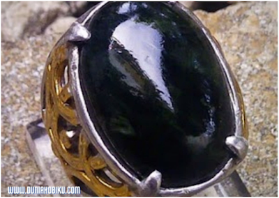 Batu Giok Hitam (Black Jade)