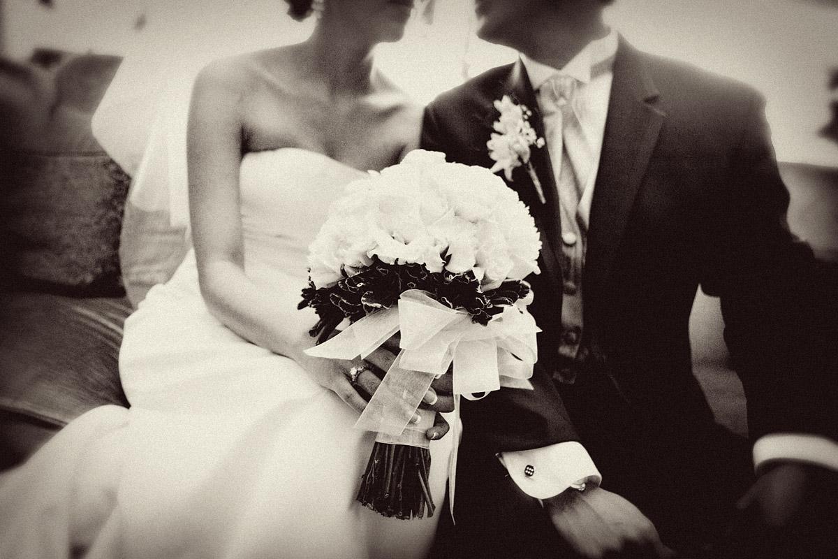 wedding red rose daisies