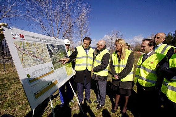 Inicio de las obras de construcción de una pasarela peatonal en la carretera M-601, en Collado Villalba