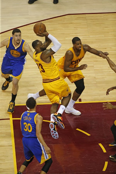 LeBron and Delly Carry Cavs to Grab 21 NBA Finals Lead over Warriors