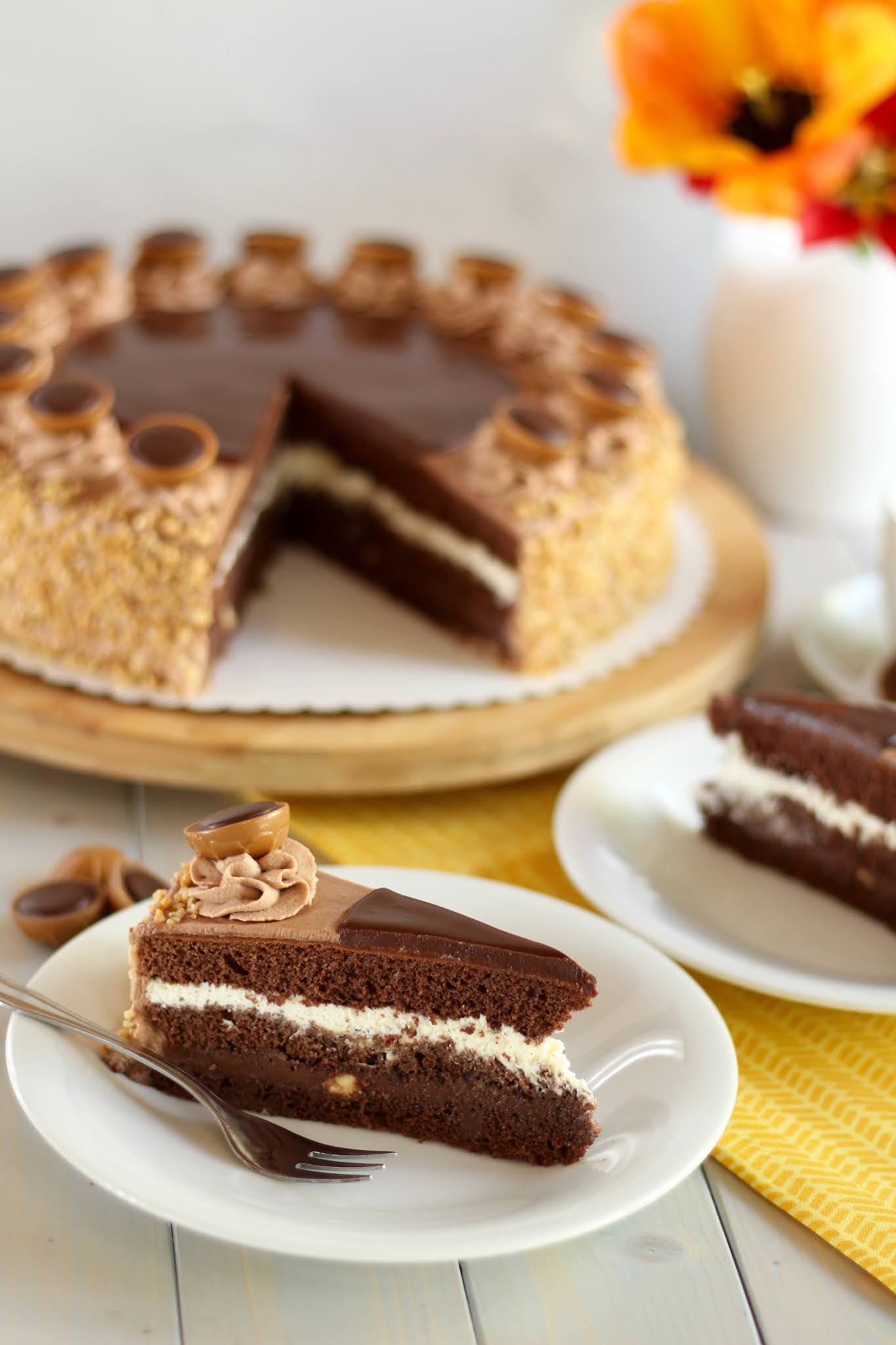 Mega leckere Toffifee-Torte mit viel Karamell, Nüssen und Schokolade ...