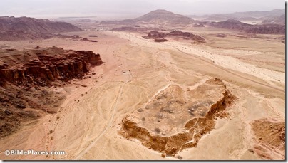 Timna Valley Slaves Hill aerial from north, ws032317820