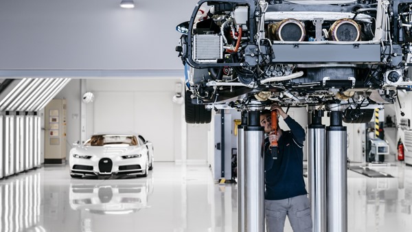 2017-bugatti-chiron-production-at-molsheim-factory