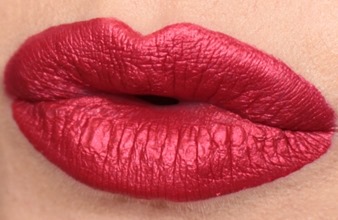 InRetrogradeRetroMatteLiquidLipcolourMAC17