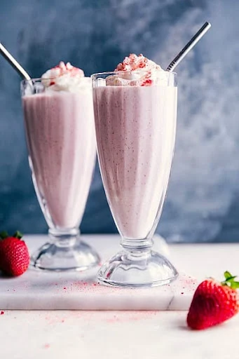 Strawberry Milkshake With Ice Cream