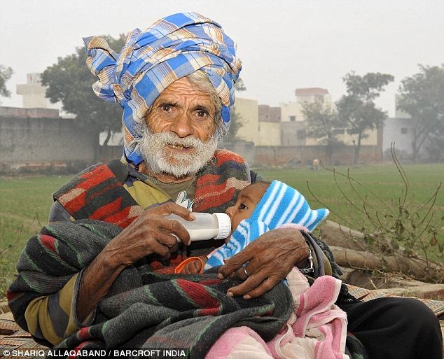 https://lh3.googleusercontent.com/-n-NVUle20X0/TmYISOlwKtI/AAAAAAAAIGM/OYferHak6SQ/s800/94-year-old-Ramajit-Raghav-Oldest-Father-in-the-world-4.jpg