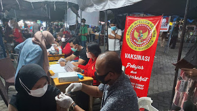 Antusias masyarakat ikut giat vaksin malam yang digelar Polres Gorontalo Kota bersama Binda Cukup tinggi