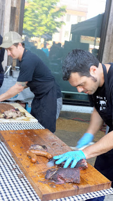 Aaron Franklin carving up the brisket and sausage for each guest