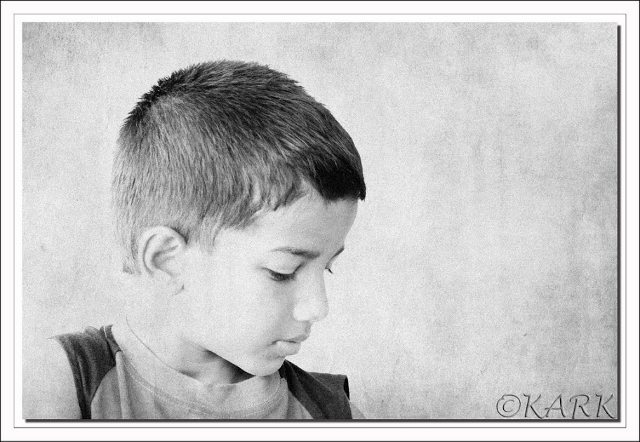 IMAGE: https://lh3.googleusercontent.com/-n4p-qWrKrk0/ToH5oCS1NPI/AAAAAAAACS0/0Ii6WIe9oMg/s912/Highkeykuttanbw.jpg