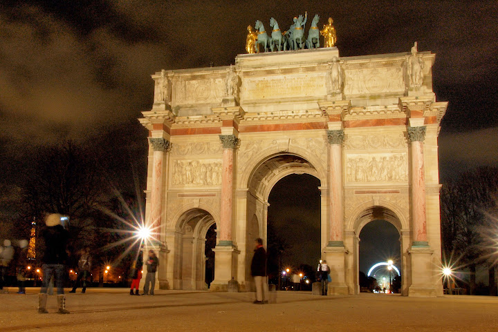 Le Louvre by Night : 27 Nov. 2013 - Page 2 PB274665