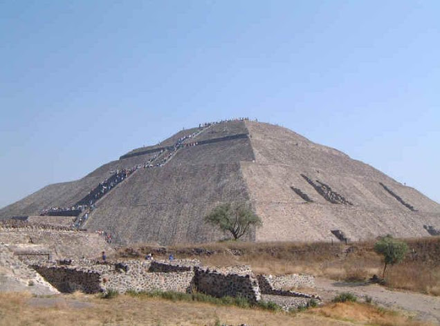 Les plus grandes pyramides dans le monde (PHOTOS) Mexique+-+Pyramide+de+Teotihuacan