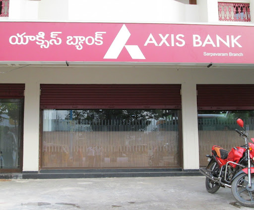 Axis Bank Ltd, D.No: 70-1-18, Boat Club ,Pithapuram Road, Sarpavaram, Opp Spencers, Kakinada, Andhra Pradesh 533005, India, Financial_Institution, state AP