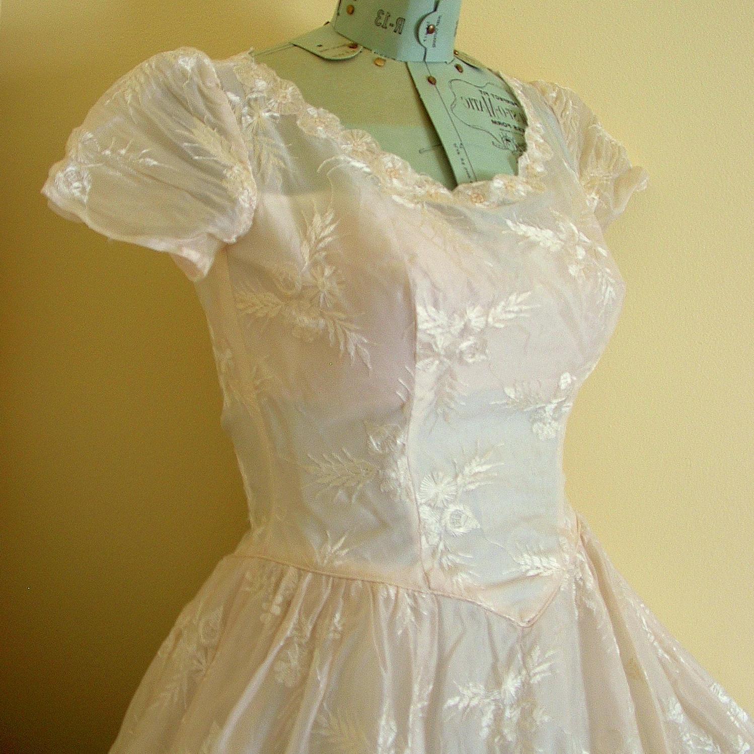 Detailed 40s or 50s Gown Wedding Dress size 32 XS Sweetheart Neckline Full