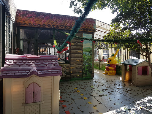 JARDIN DE NIÑOS MARIA MONTESSORI DE SAN JORGE, Av Hidalgo 3399, Vallarta San Jorge, 44690 Guadalajara, Jal., México, Escuela Montessori | JAL