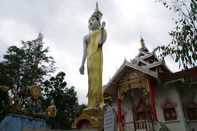 Blog de voyage-en-famille : Voyages en famille, Mae Hong Son, la ville et ses temples