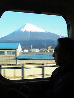 窓越し富士山