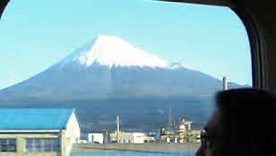 窓越し富士山