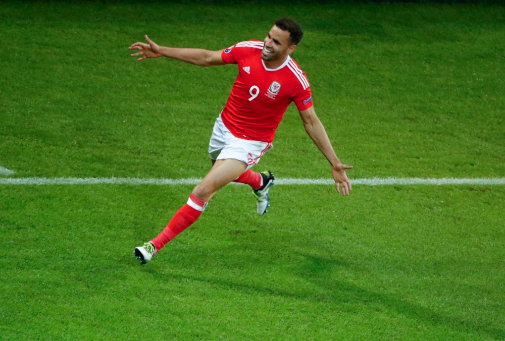 파일:Hal-Robson-Kanu-e1467405127988.jpg