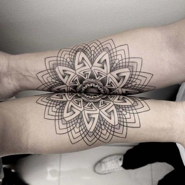 conectando-se_penrose_tringulos_antebraço_tatuagens conectando-se_penrose_tringulos_antebraço_tatuagens