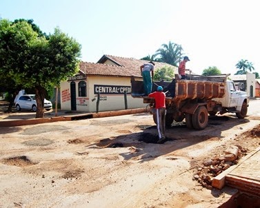 Prefeitura começa operação tapa buracos em Rosário Oeste