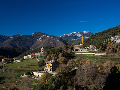 La Nou, amb la serra d'Enija al fons