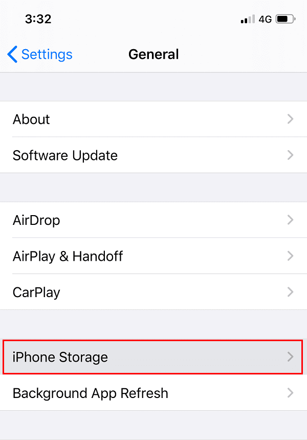 En General, seleccione Almacenamiento de iPhone.  Un dispositivo conectado al sistema no está funcionando