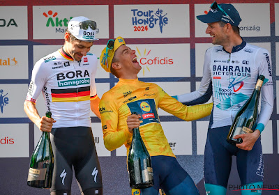 Thibau Nys vertelt wat er zo grappig was op het podium van de Ronde van Hongarije