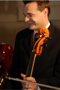 파일:external/www.sacredcello.com/stevensharpnelsonpic2M.jpg