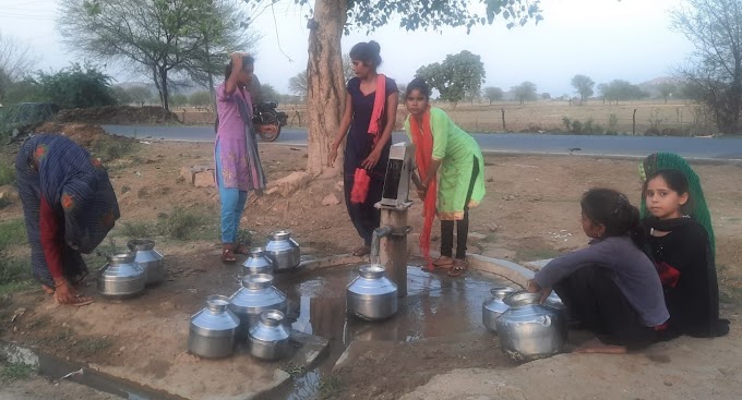 *कूआ गांव में पानी को तरसते ग्रामीण*                