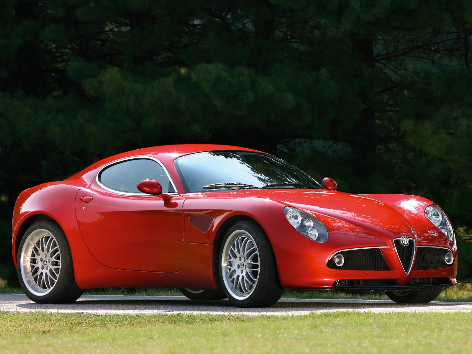 Alfa-Romeo-8C-Competizione