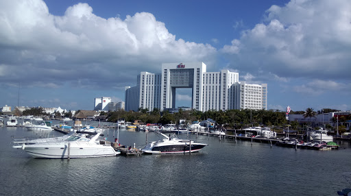 Marina Aquatours, Boulevard Kukulcán Km 6.5, Zona Hotelera, 77500 Cancún, Q.R., México, Agencia de excursiones en barco | TLAX