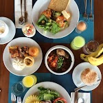 私たちの朝食。珍しいところで、肉まんやラザニアなどもあり。 thumb_IMG_9080_1024.jpeg