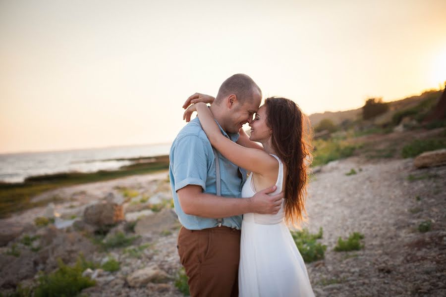 Fotógrafo de casamento Yana Rogozhina (yanaidea). Foto de 9 de setembro 2015