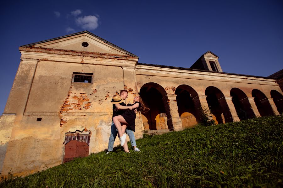 Wedding photographer Olya Bezhkova (bezhkova). Photo of 2 September 2020