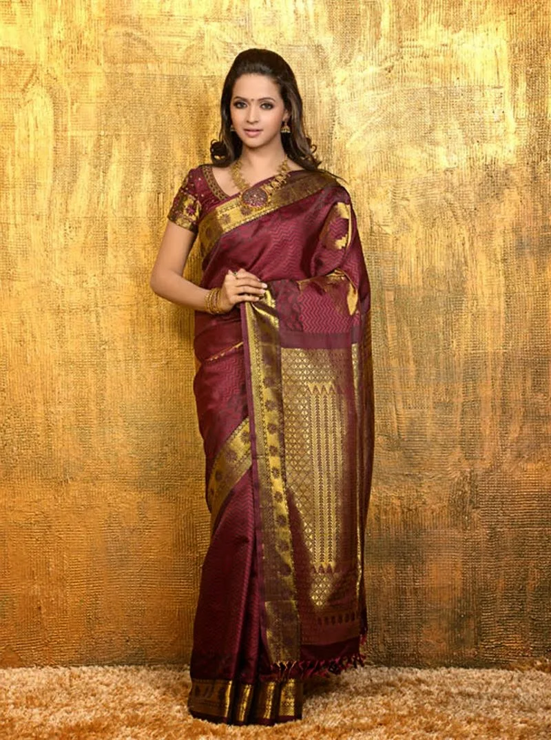 Malayalam Queen Bhavana's Sizzling Images Saree collection