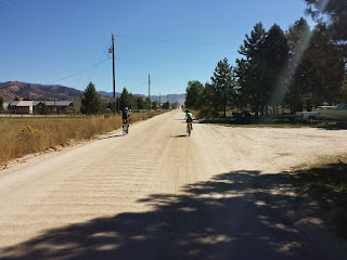 Alice (on the right) earned the women's single speed record on the Tour Divide this year. I hopscotched with her on the first 2 days. On day 2, she decided to just ride through the night without sleep. She is fast and obviously one tough cookie.