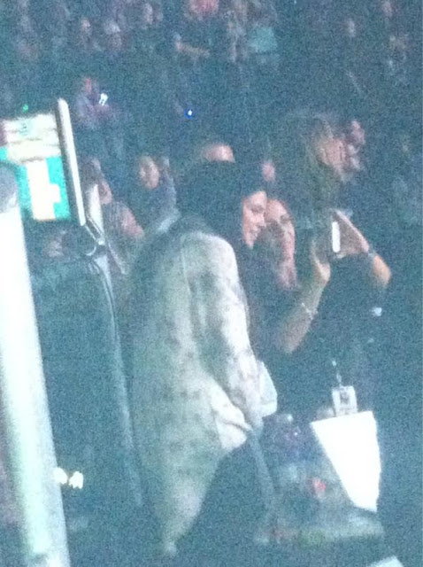 selena gomez en concierto de justin bieber