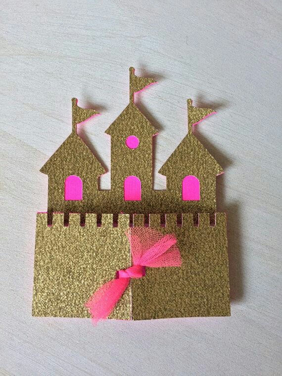 Invitaciones con forma de castillo con un solo molde