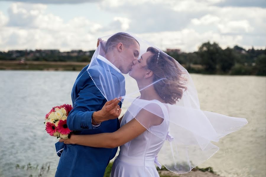 ช่างภาพงานแต่งงาน Elena Demochkina (elenademochkina) ภาพเมื่อ 12 มีนาคม 2019