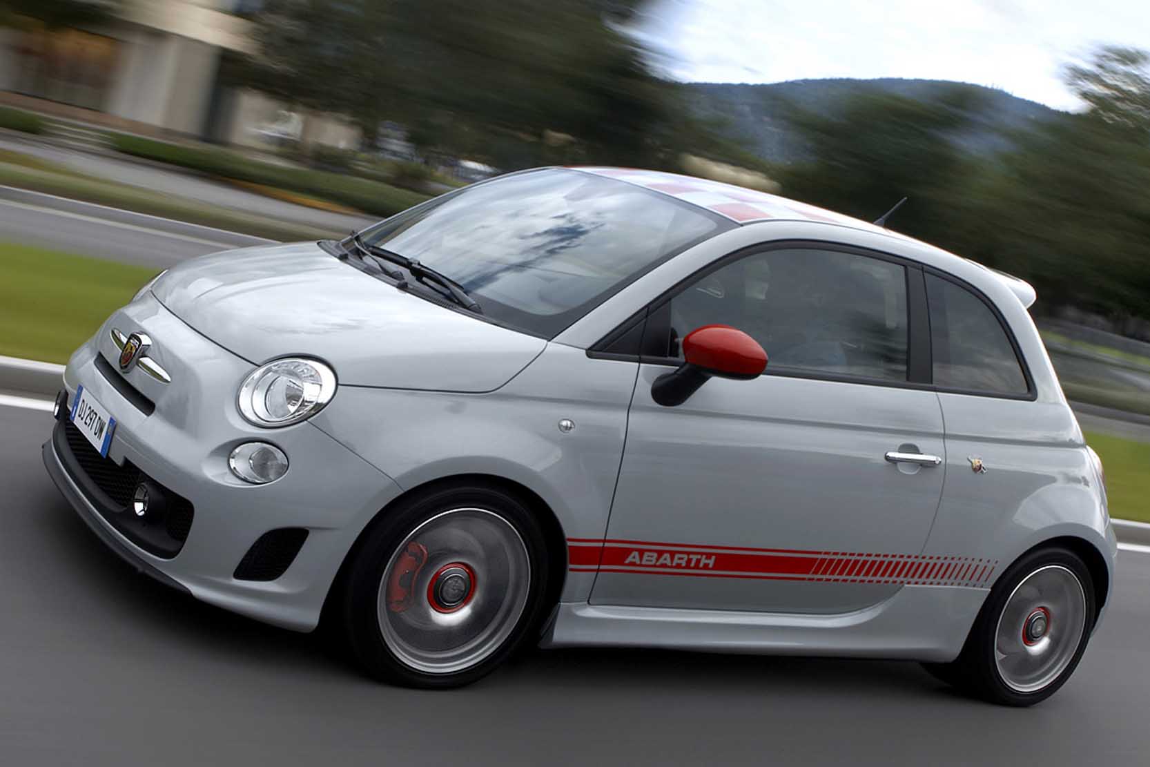 파일:external/cdn.johnywheels.com/photoexterieurfiat500abarthetphotointerieurfiat500abarth-l-09ab6a41fdfd6ae2.jpg