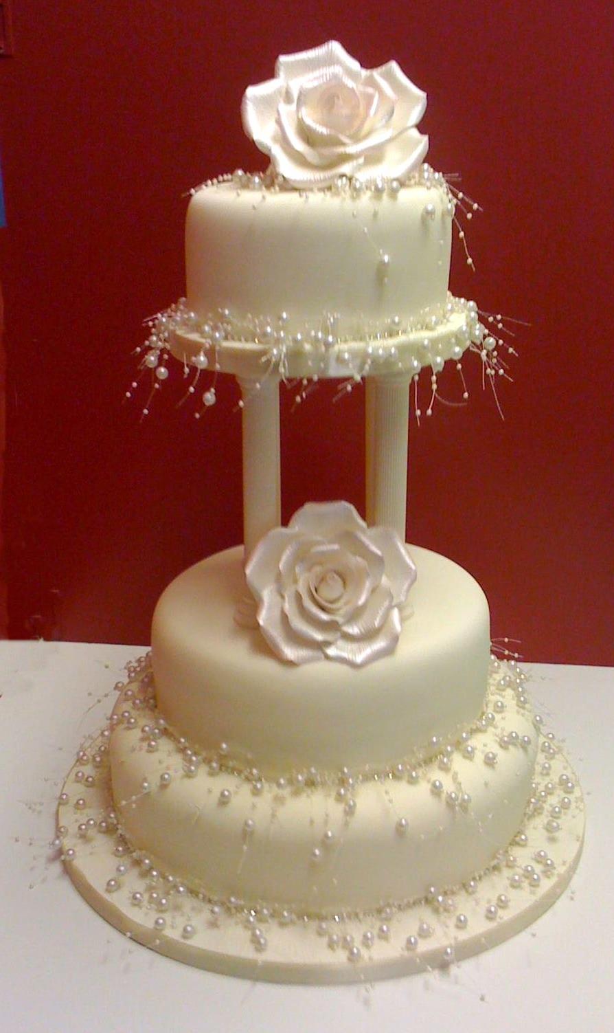 Pearl Wedding Cake with large