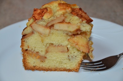 Apple Cinnamon cake slice 400