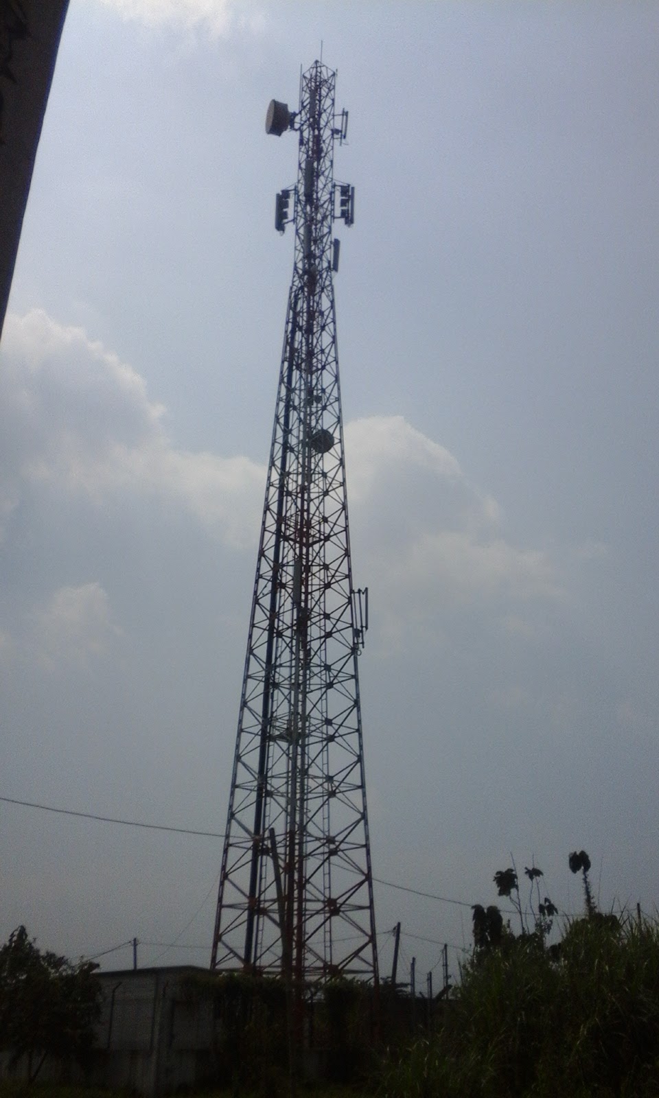 BERBAGI GAMBAR Tower  Menara Base Transceiver Station BTS 